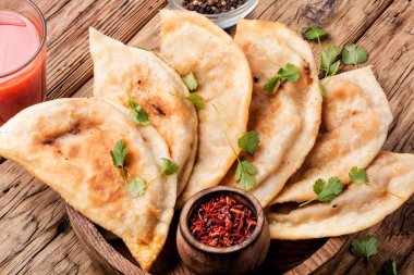 Cheburek, et dolgulu hamur pasta