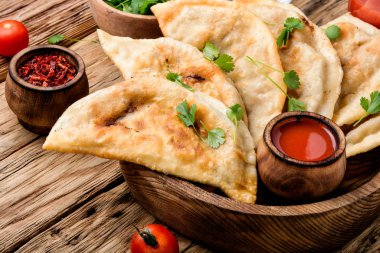 Cheburek, et dolgulu hamur pasta