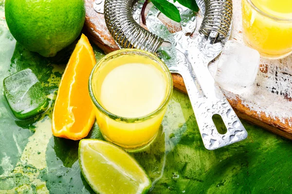 Homemade refreshing orange cocktails — Stock Photo, Image