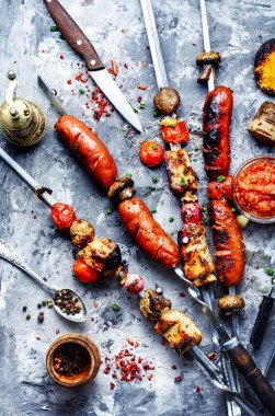 Mantarlı şiş kebap