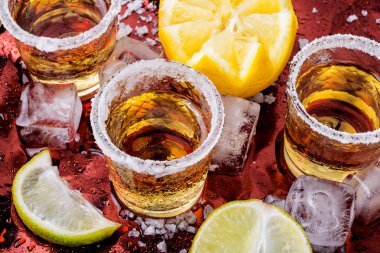 limon ve tuz ile tekila shot