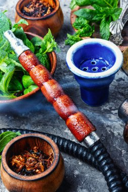 Naneli Türk nargile