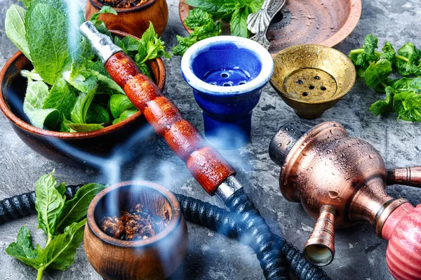 Turca hookah con menta — Foto de Stock