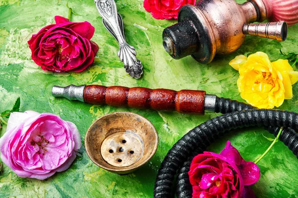 Orientalne Hookah z Róża zapach — Zdjęcie stockowe