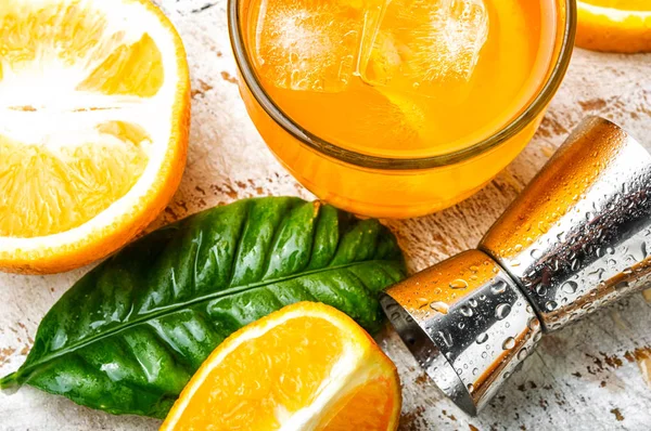 Orange drink with ice — Stock Photo, Image