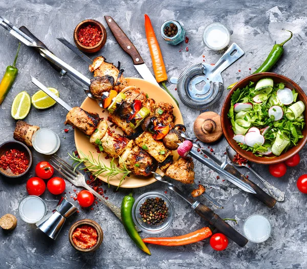 Daging panggang tusuk sate atau shish kebab — Stok Foto