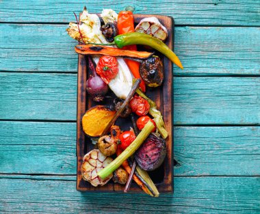 Büyük porsiyon ızgara sebzeler