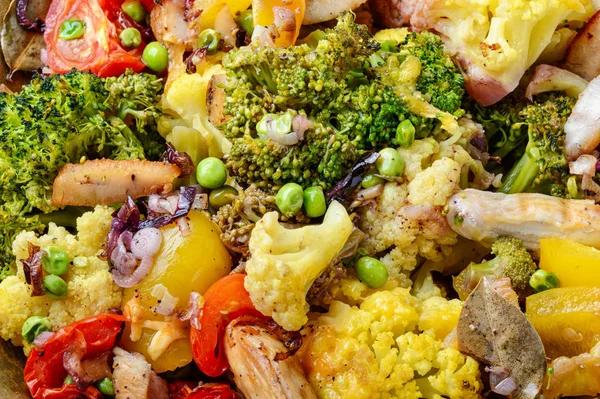 Verduras al horno con pechuga de pollo — Foto de Stock