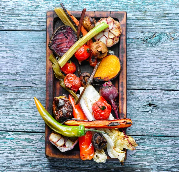 Büyük porsiyon ızgara sebzeler