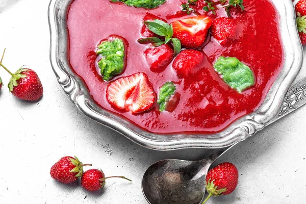 여름 딸기 수프 — 스톡 사진