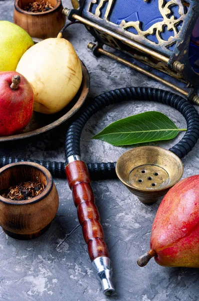 Türkische Wasserpfeife mit Birnentabak — Stockfoto