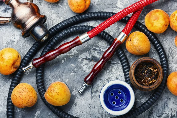 살구와 흡연 아랍 hookah — 스톡 사진