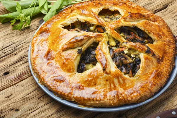 Torta de legumes com cogumelos — Fotografia de Stock