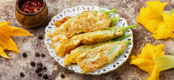 Kavrulmuş kabak çiçekleri