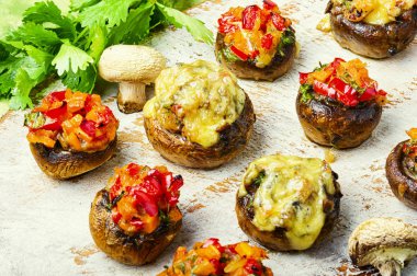 sebze ile doldurulmuş mantar