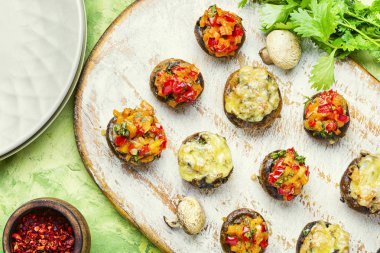 sebze ile doldurulmuş mantar