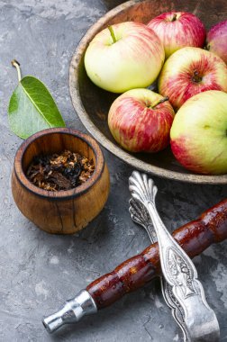 Elma tütün ile Türk nargile