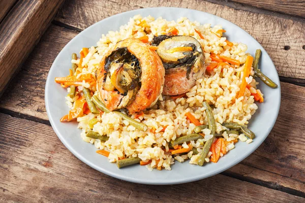 Рис с морепродуктами и овощами — стоковое фото