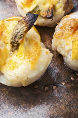 Muz ile pişmiş balık