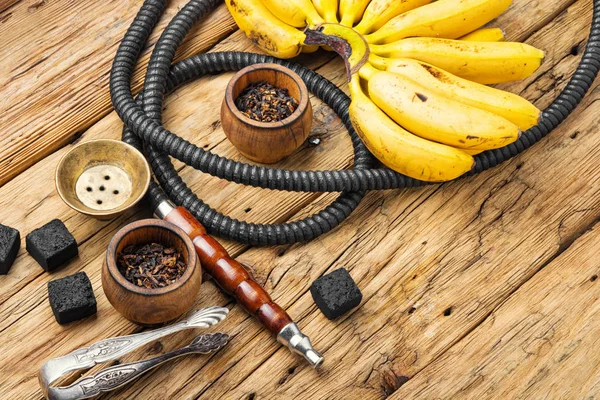 バナナの風味を持つエジプトのフッカ — ストック写真