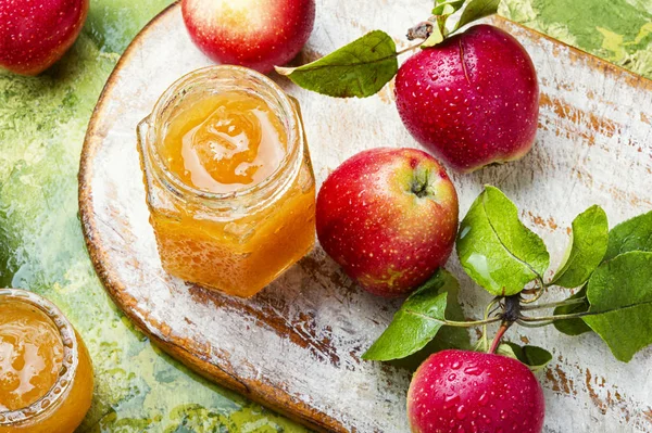 Marmelade aus reifen Äpfeln — Stockfoto