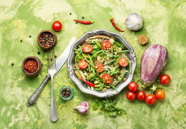 Kuşkonmaz fasulye ile Salata