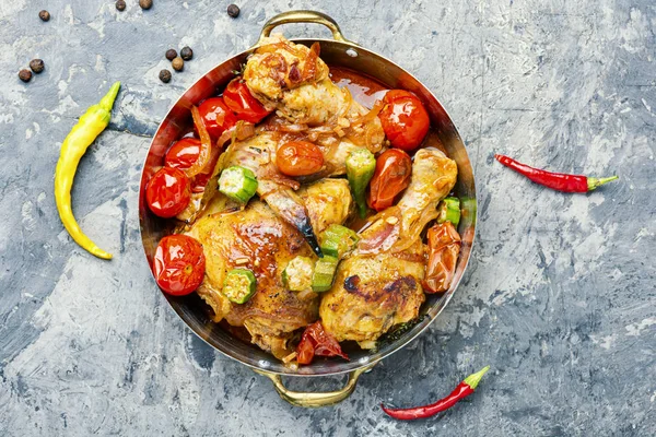 Pollo al horno en verduras —  Fotos de Stock