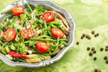 Kuşkonmaz fasulye ile Salata