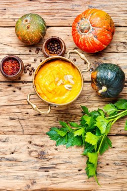 kabak çekirdeği ile kabak çorbası