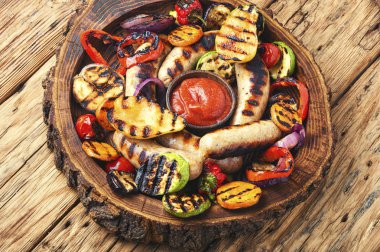 sebzeli ızgara sosis