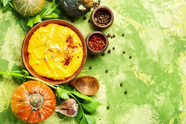 Soupe végétalienne aux citrouilles — Photo