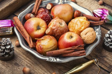 lezzetli fırında elma