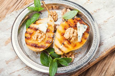 Tatlı pişmiş armut