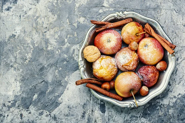 Manzanas rojas al horno —  Fotos de Stock