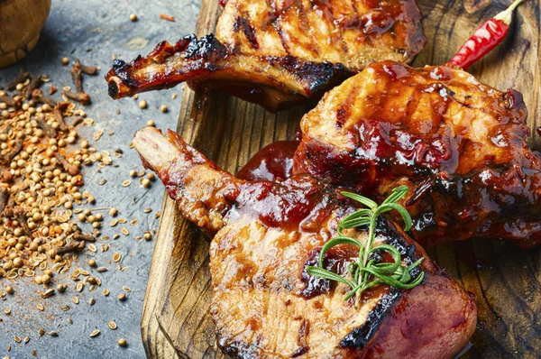 Costillas de cerdo a la parrilla — Foto de Stock