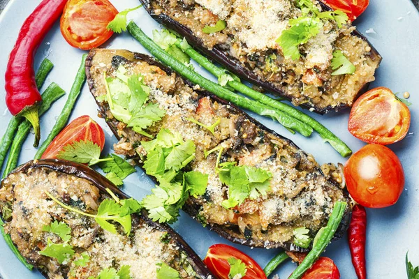 Halfgebakken aubergine. — Stockfoto