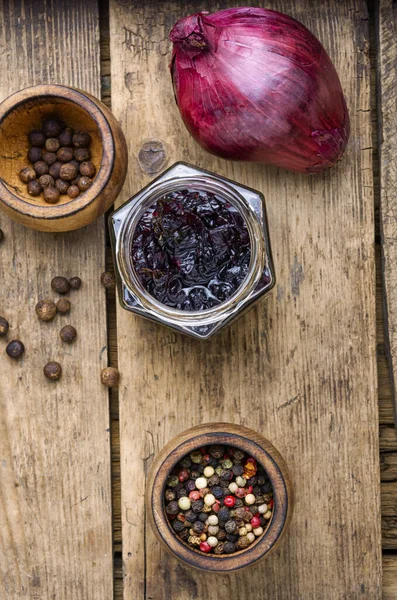 Zwiebelmarmelade im Glas — Stockfoto