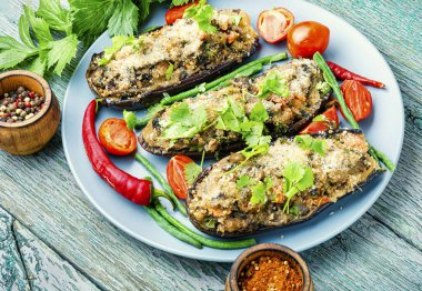 Yarı pişmiş patlıcan..