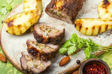 Meyve ve fındıklı Noel köftesi