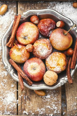 lezzetli fırında elma