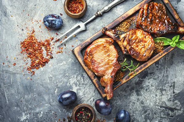 Fried meat with plums — Stock Photo, Image