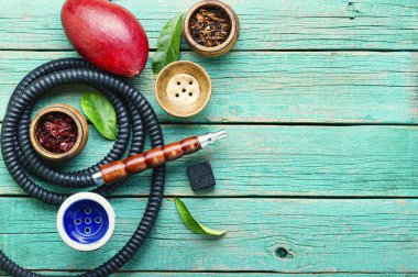 Rahatla. Mangolu nargile.