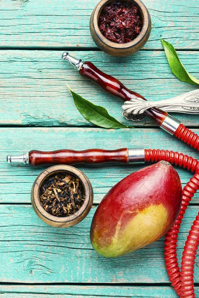 Palenie hookah z mango — Zdjęcie stockowe