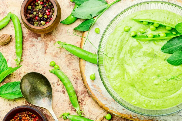 Дієтичний Літній Смачний Суп Зеленим Горохом — стокове фото