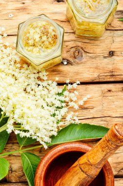 Tentürü iyileştirmek mürver çiçeklerinden yapılan bir ilaçtır..