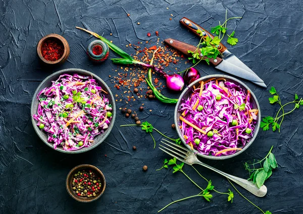 Salada Legumes Frescos Com Repolho Roxo Salada Cenoura — Fotografia de Stock