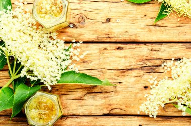 Tentürü iyileştirmek mürver çiçeklerinden yapılan bir ilaçtır..