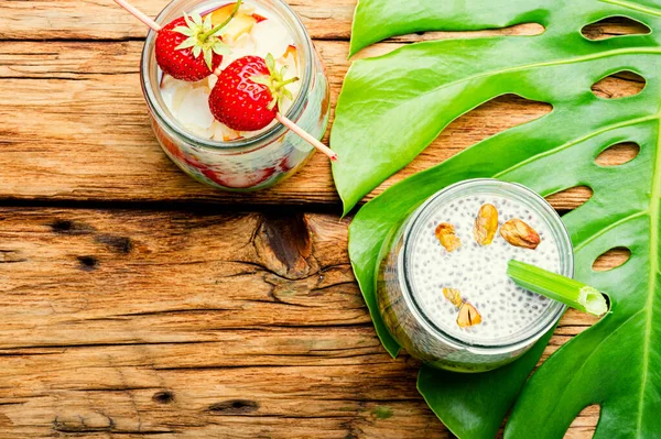 Смачний Здоровий Чіа Пудинг Кокосовим Молоком Склянці Здорове Харчування — стокове фото