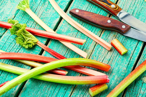 Fresh Rhubarb Stem Retro Wooden Table Bundle Stalks Pieces Rhubarb — Stock Photo, Image