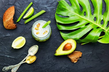 Hindistancevizi sütlü lezzetli chia pudingi. Sağlıklı beslenme.